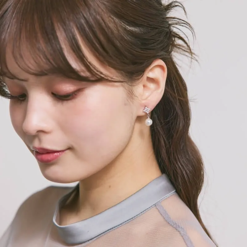 シルバーのキュービックジルコニア×パールイヤリング