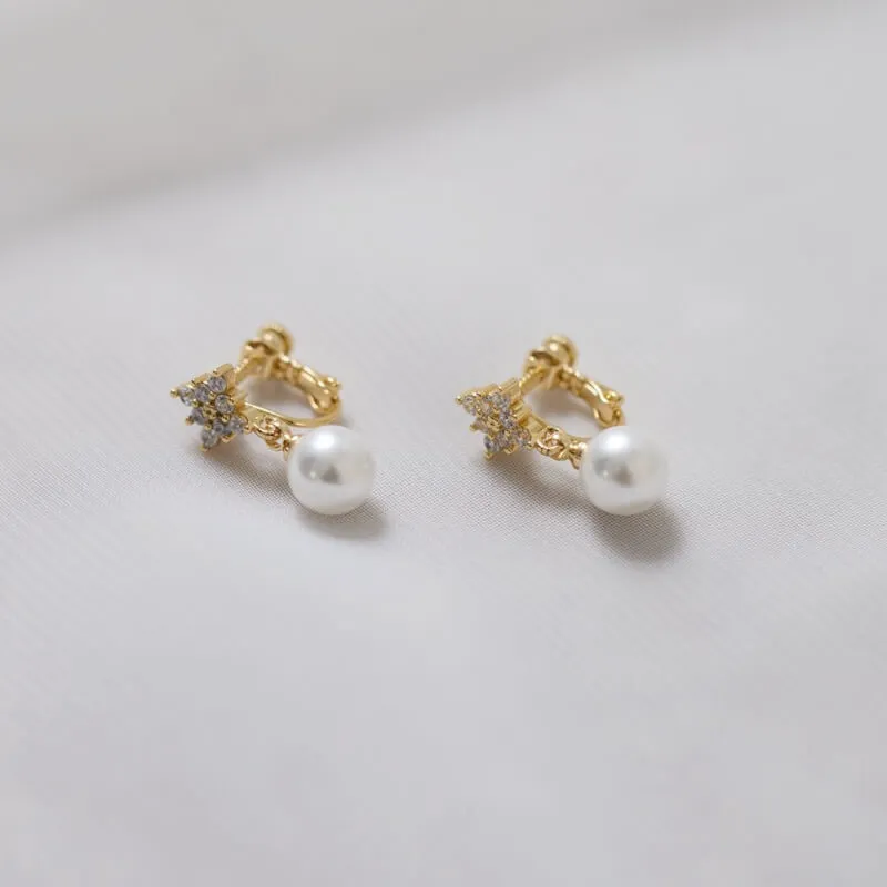 ゴールドのキュービックジルコニア×パールイヤリング