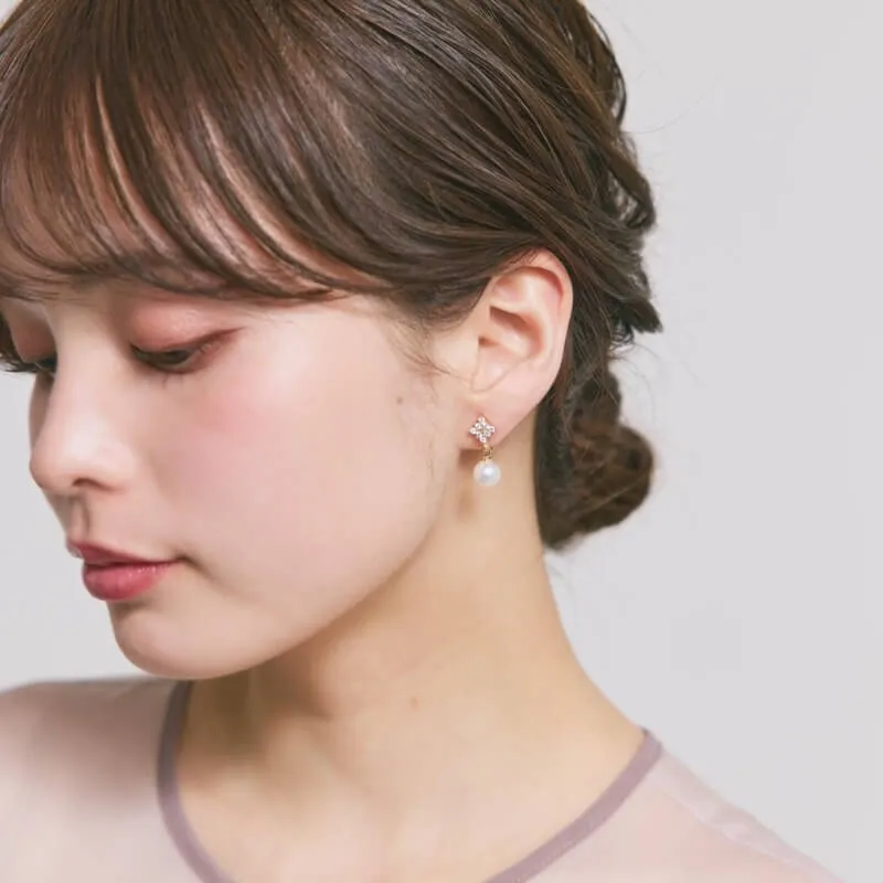 ゴールドのキュービックジルコニア×パールイヤリング