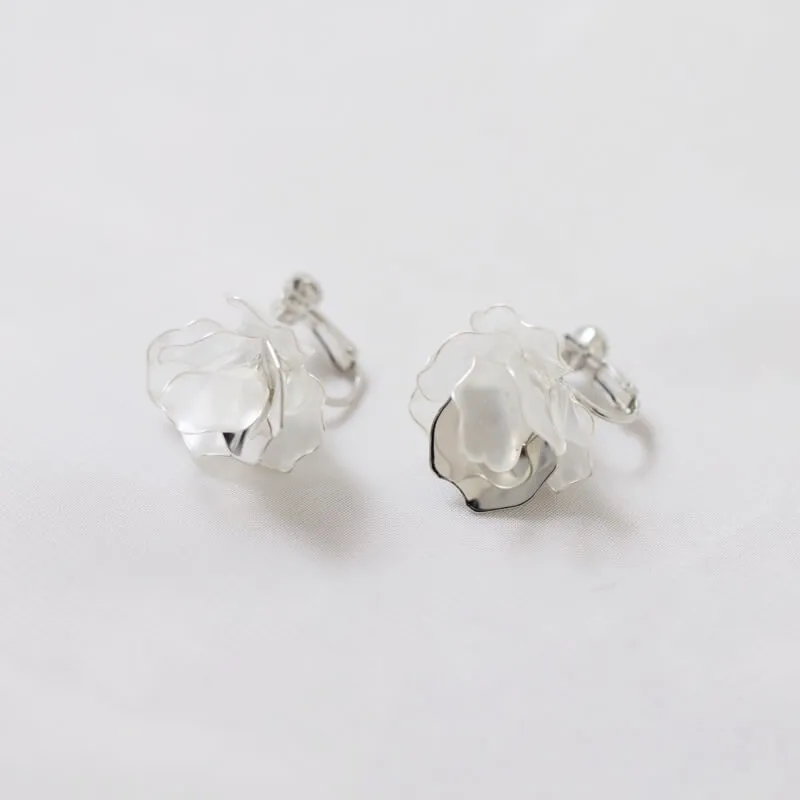 シルバーのフラワーアートイヤリング