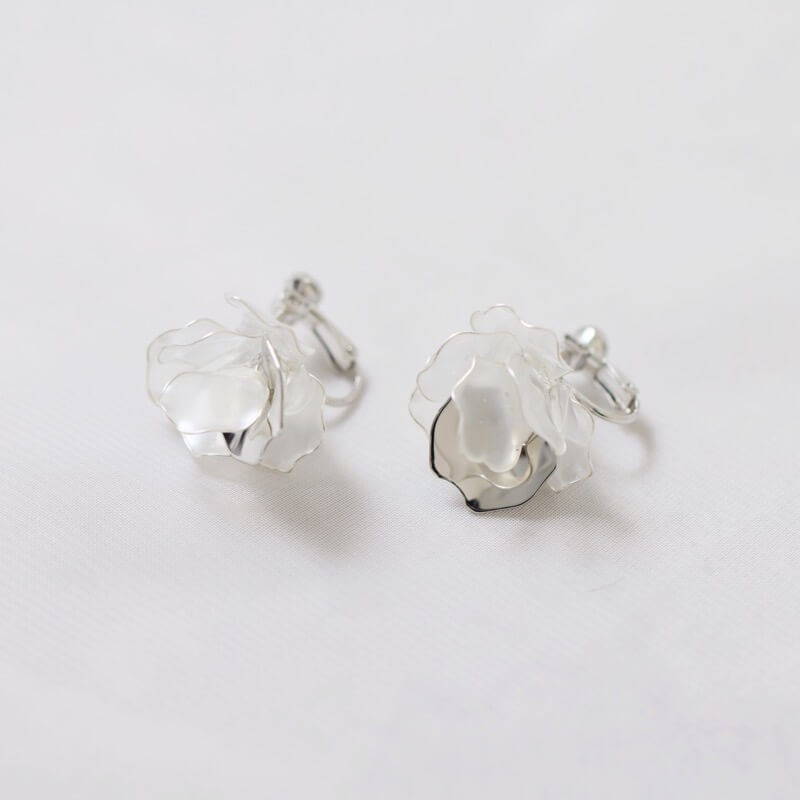 シルバーのフラワーアートイヤリング