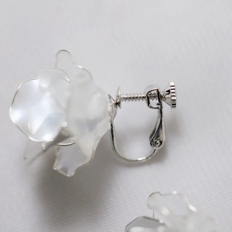 シルバーのフラワーアートイヤリング