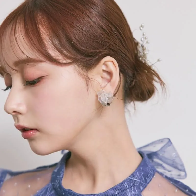 シルバーのフラワーアートイヤリング