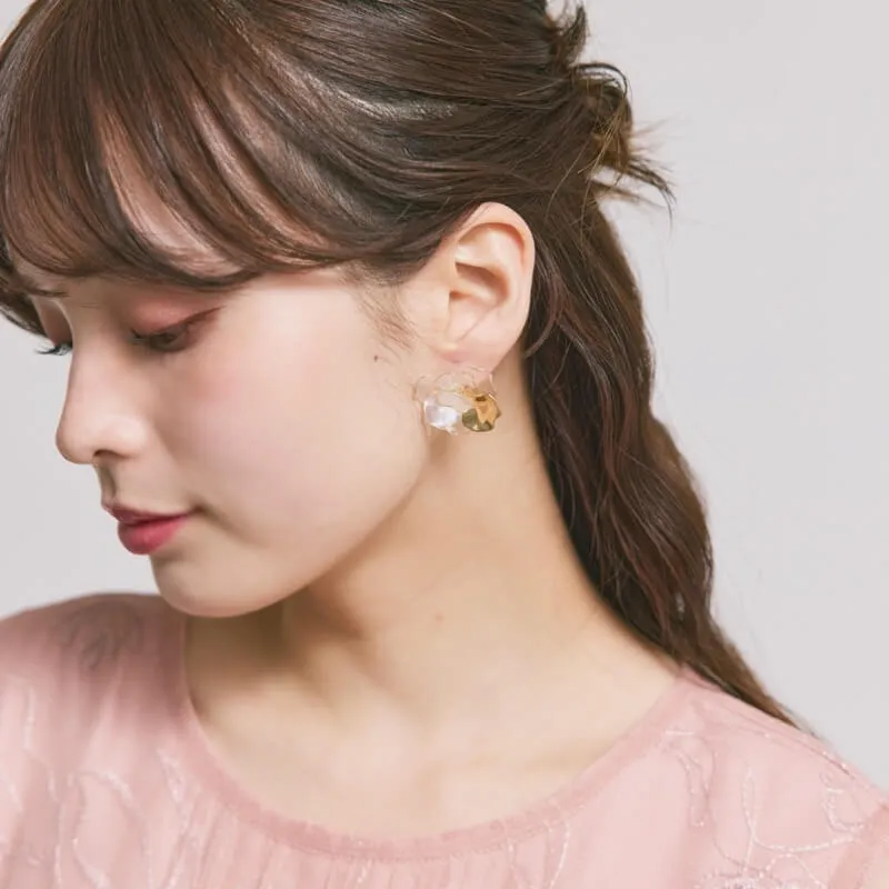 ゴールドのフラワーアートイヤリング