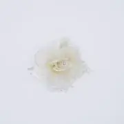 ライトグリーンのフラワーコサージュ