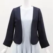 ネイビーのV開きノーカラーボレロ