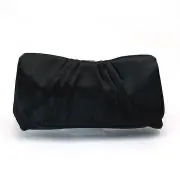 黒のサテンクラッチバッグ