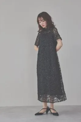 ブラックのサテンエンブロイダリードレス　M/kaene
