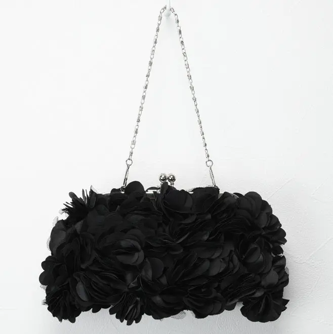 黒の花びらモチーフバッグ