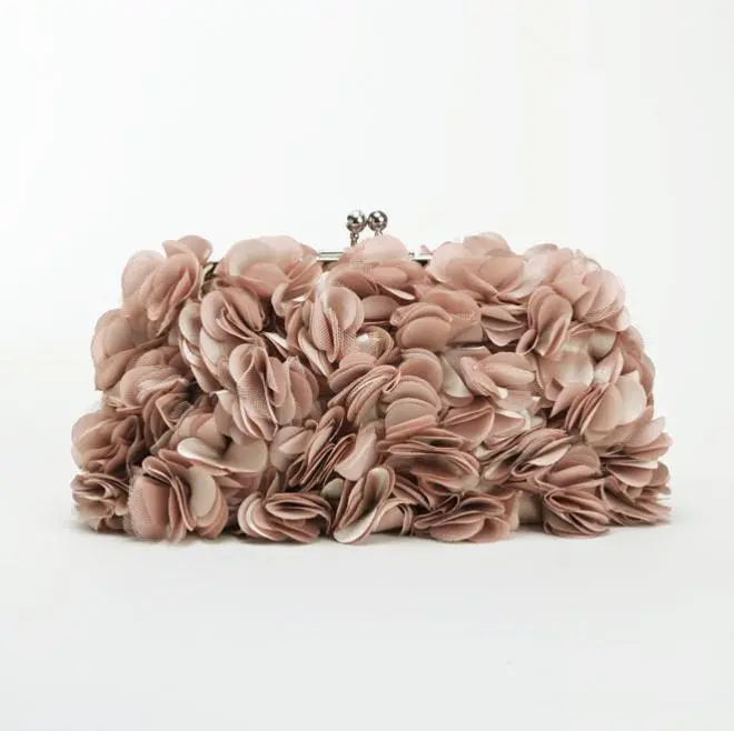 ピンクの花びらモチーフバッグ