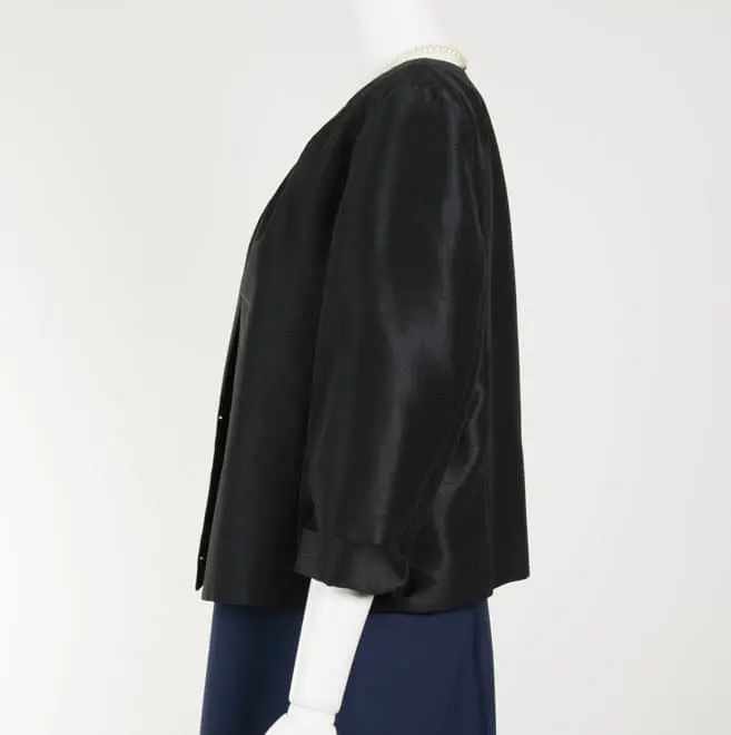 黒のノーカラージャケット(LL)