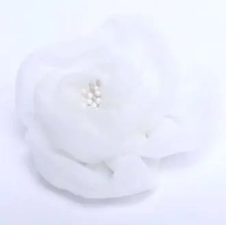 ホワイトシフォンの花コサージュ