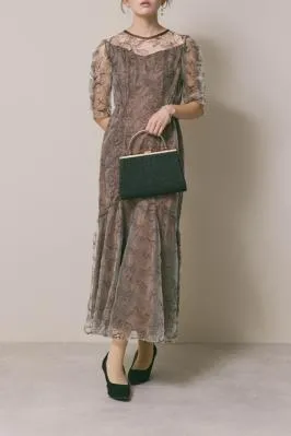 ブラウンのフローラルチュールマーメイドドレス